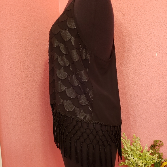 Black top - Picture 2 of 4